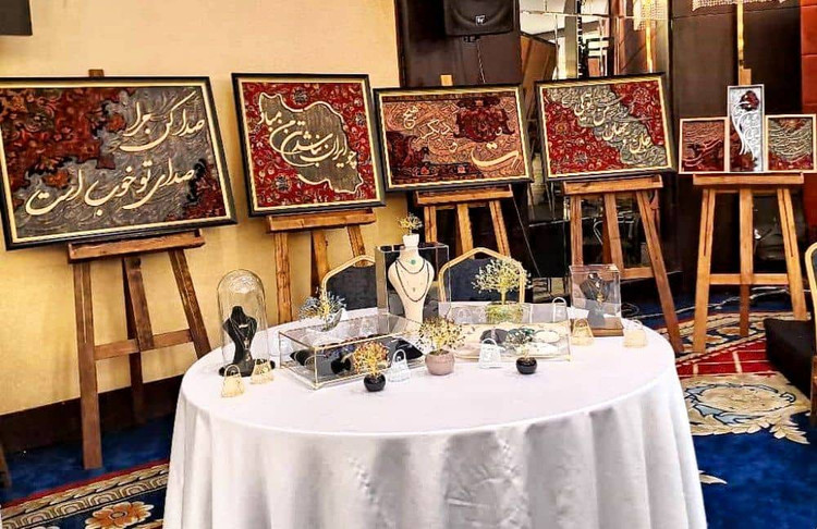 سه پایه نقاشی رنگ شده دوشیار قابل تنظیم با چوب روسی1/80